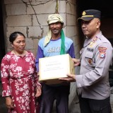 Terdampak Puting Beliung, Warga Karangploso Malang Dapatkan Bantuan Polisi