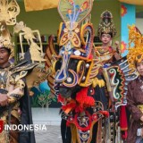 Sosok 'Raja Majapahit' Hadir di Karnaval Kemerdekaan Gresik