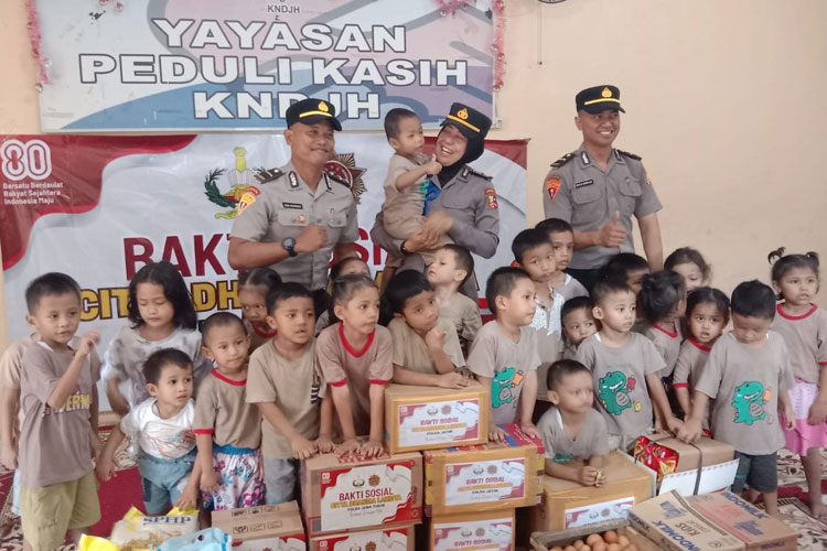 Polri Gelar Bakti Sosial di Yayasan Peduli Kasih KNDJH Kota Malang