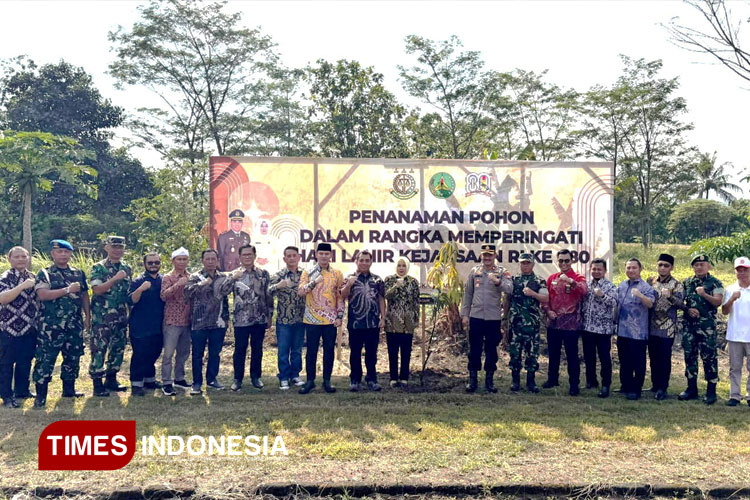 Peringati Hari Lahir Kejaksaan ke-80, Kejari Majalengka Tanam Pohon