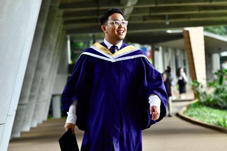Dari Penjual Susu Kedelai Jalanan Jakarta, Raden Dymasius Yusuf Sitepu Tembus National University of Singapore