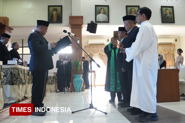 Dewan Pengawas dan Direktur Baru PDAM Tirta Sembada Sleman Dilantik, Ini Pesan Bupati Harda Kiswaya