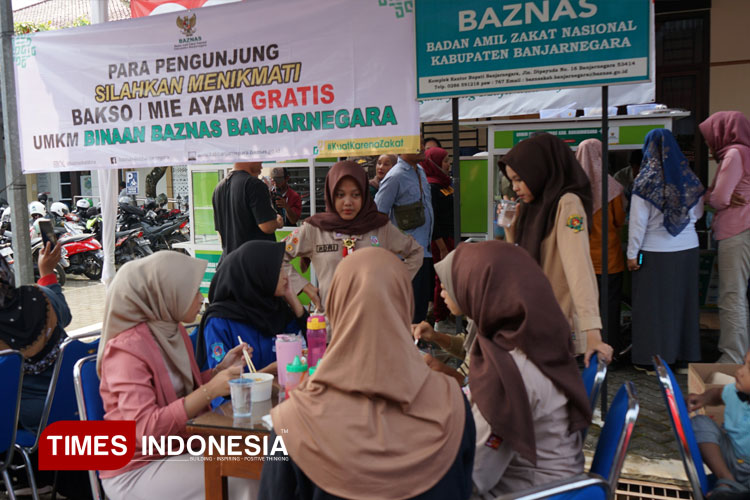 serahkan-bantuan-gerobak-usaha-2.jpg