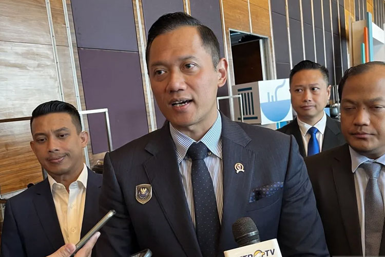 AHY Tanggapi Usulan Gerbong Perokok: Pemerintah Fokus pada Konektivitas Transportasi