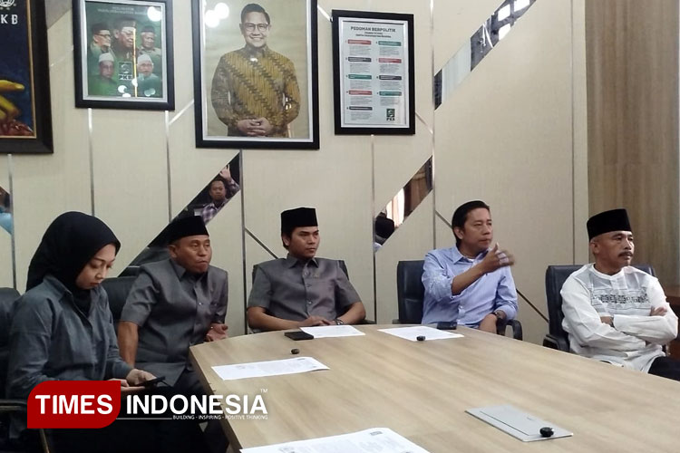 Fraksi PKB DPRD Kota Malang saat ditemui awak media. (Foto: Rizky Kurniawan Pratama/TIMES Indonesia)