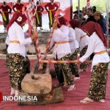 Digelar Setahun Sekali, Festival Gejog Lesung Jadi Daya Tarik Baru di Wisata Pasir Putih Dalegan