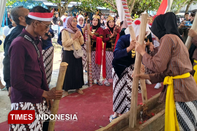 Gejog-Lesung-di-Wisata-Pasir-Putih-Dalegan.jpg