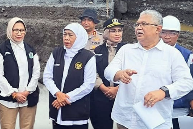 Kepala Dinas Pekerjaan Umum Sumber Daya Air (PU SDA) Jatim, Ir. Baju Trihaksoro M., M.A., menyebut kepemimpinan Khofifah dapat dirangkum dalam tiga kata kunci: cepat, empatik, dan adaptif.