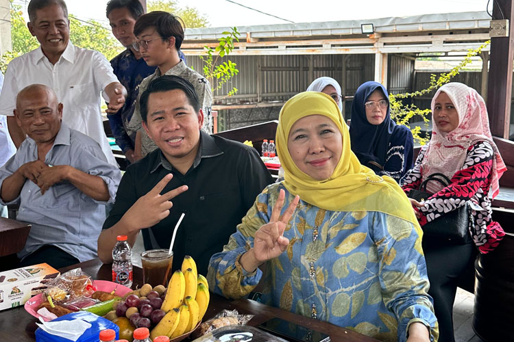 Founder Lintang Songo Foundation, Muh Zakaria Dimas Pratama bersama Gubernur Jawa timur Khofifah Indar Parawansa,