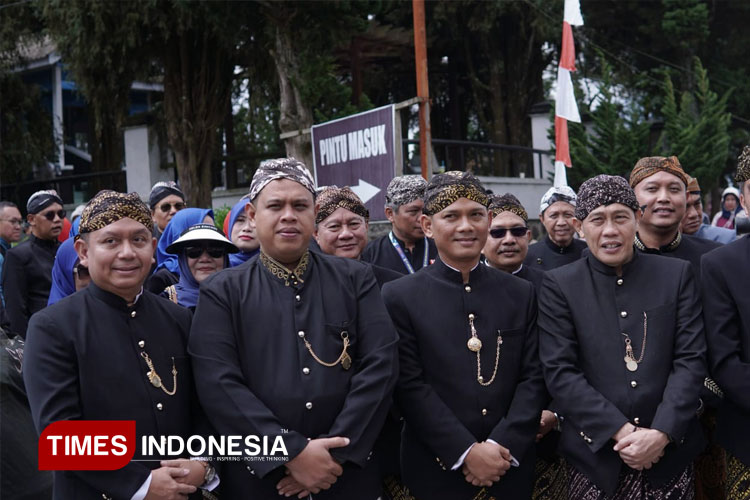 Bersama AHY, Kepala Rutan Banjarnegara Ikuti Kirab Budaya dan Prosesi Cukur Rambut Gimbal