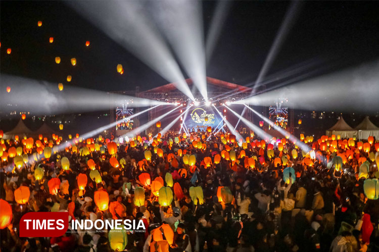 Gebyar DCF XV Resmi Dibuka Bupati Banjarnegara, Ribuan Lampion Hiasi Langit Dieng