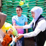 Gubernur Khofifah Gelar Pasar Murah di Sumenep, Kendalikan Inflasi dan Tingkatkan Daya Beli Masyarakat