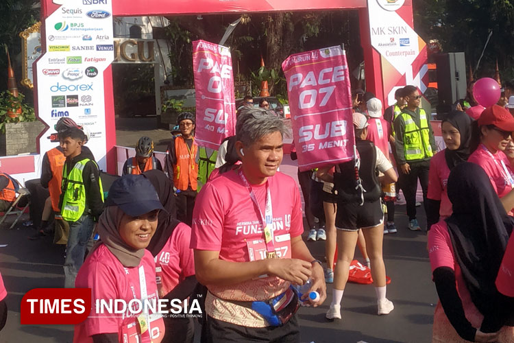 Hermina Tangkubanperahu Fun Run 5K yang berlangsung di Alun-alun Tugu Kota Malang, Minggu (24/8/2025). (Foto: TIMES Indonesia)