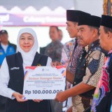 Gubernur Khofifah Salurkan Bantuan dan Zakat Produktif Senilai Rp24 Miliar di Sumenep