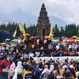 Ritual Cukur Rambut Gimbal di Dieng Banjarnegara Diikuti Menko AHY dan Gubernur Jateng