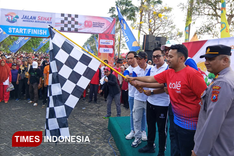 Lewat Jalan Sehat, Jiddan Dorong Warga Gresik Melek Keuangan Digital