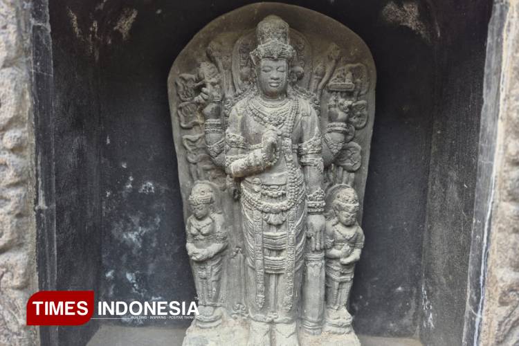 Candi-Gito-c.jpg