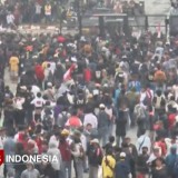 Demo di DPR Ricuh, Massa Tuntut Bubarkan DPR dan Hapus Gaji Anggota Dewan
