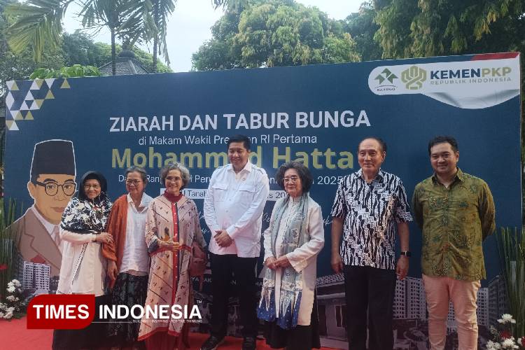 Menteri-PKP-didampingi-Keluarga-Bung-Hatta-1.jpg