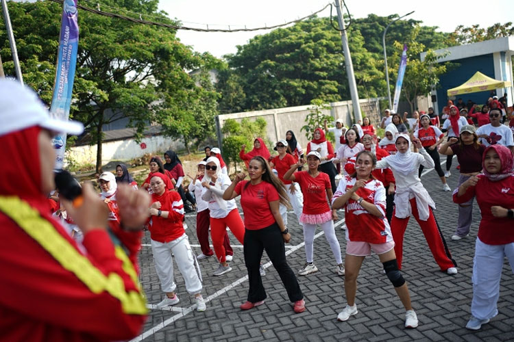 Perhelatan Zumba dan Aerobik bernuansa merah putih di Favehotel Kediri. (Foto: dok Favehotel Kediri)