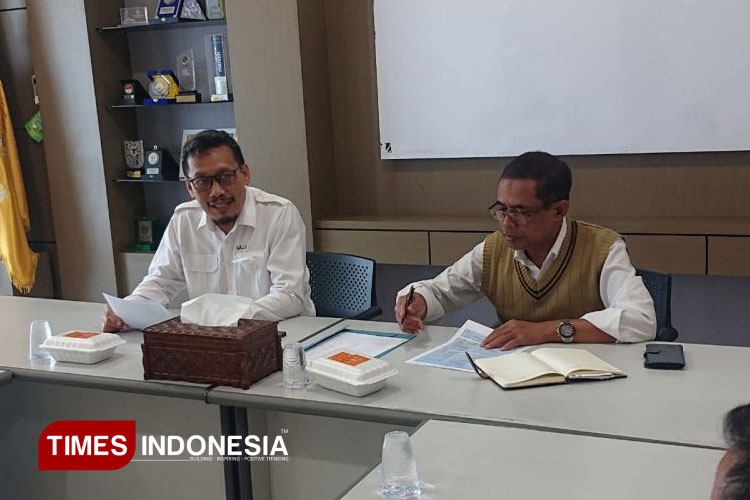 rektor-uwg-Rapat.jpg