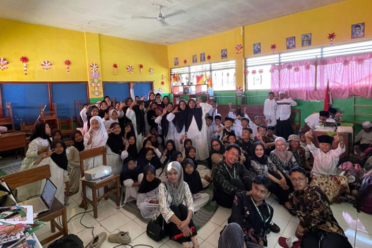 siswa-siswi-dan-mahasiswa-KSM-T-Unisma-Malang.jpg