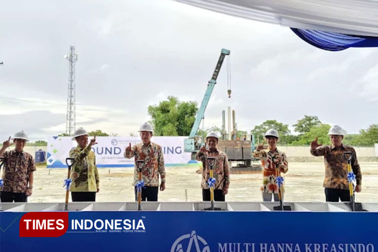 Bupati Lamongan Yuhronur Efendi saat ground breaking PT Multi Hanna Kreasindo di wilayah Kecamatan Brondong di bulan Mei 2025. (Foto : Moch. Nuril Huda/TIMES Indonesia)
