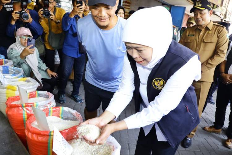 Respons Kenaikan Harga Beras, Gubernur Khofifah Instruksikan Jaga Kelancaran Distribusi Beras SPHP
