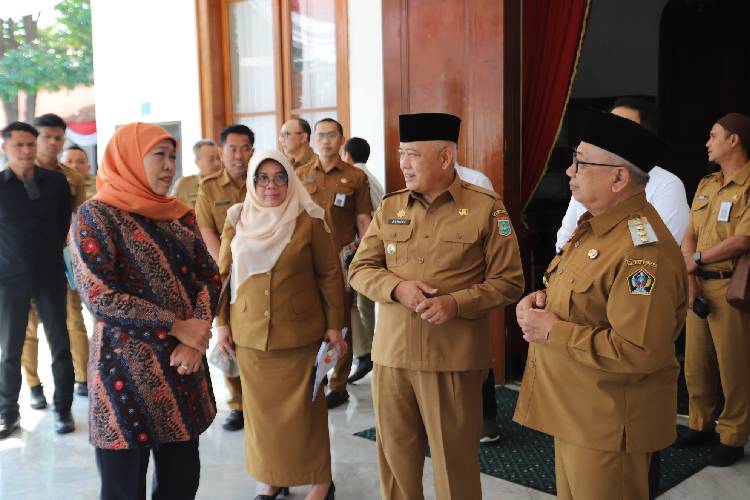 Gubernur-Khofifah-b-2.jpg