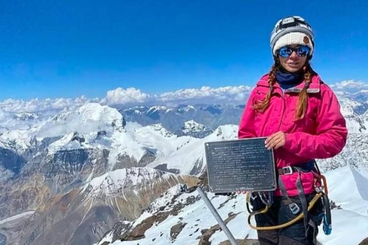 Kisah Tragis Pendaki Rusia: Ditinggal Sendiri di Puncak Beku, Ditunggu Mati untuk Evakuasi