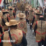 Manfaatkan Barang Bekas, Warga Tanggulrejo Gresik Sulap Limbah Jadi Kostum Karnaval
