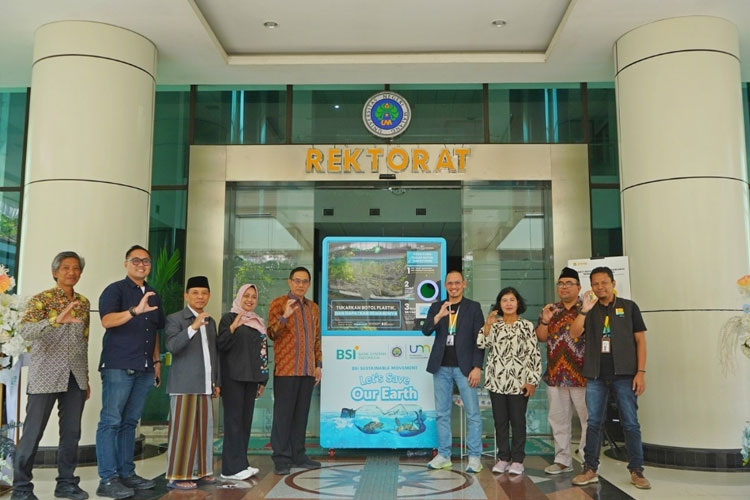 UM Jadi Kampus Pertama di Malang Hadirkan Mesin Penukar Botol Plastik, Bisa Tukar Uang via Aplikasi