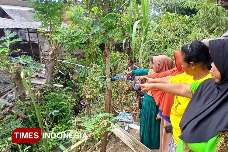 Sepadan Sungai Tak Tersentuh Pembangunan, Rumah Warga Cacat di Banyuwangi Terancam Longsor
