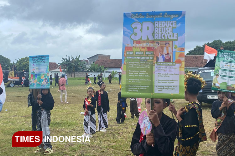 Barisan-Karnaval-Kemerdekaan.jpg