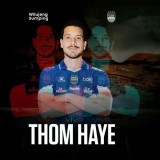 Thom Haye Resmi Berseragam Persib Bandung