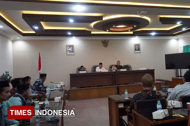 Wakil-Rektor-Pelaksana-Harian-IAIT-Pacitan-Dr-Ali-Mufron-a.jpg