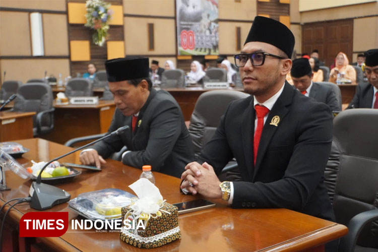 Ketua Pansus Pajak dan Retribusi DPRD Kabupaten Malang dari Fraksi PDI Perjuangan, Zulham Akhmad Mubarrok (berkaca mata). (FOTO: Amin/TIMES Indonesia)