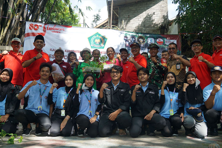 agama-menebar-benih-ikan-2.jpg