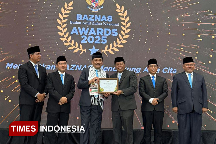 Bupati Majalengka Eman Suherman Raih Penghargaan di Baznas Awards 2025
