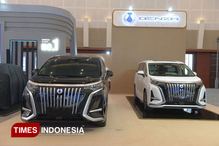 DENZA D9 tampil dalam ajang GIIAS Surabaya 2025 di Grand City, Kamis (28/8/2025). (Foto : Lely Yuana/TIMES Indonesia)