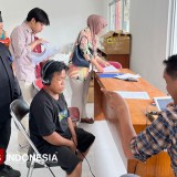 Kembalikan Indahnya Suara, Dinsos PPKB Banyuwangi Pasang Alat Bantu Dengar bagi Warga