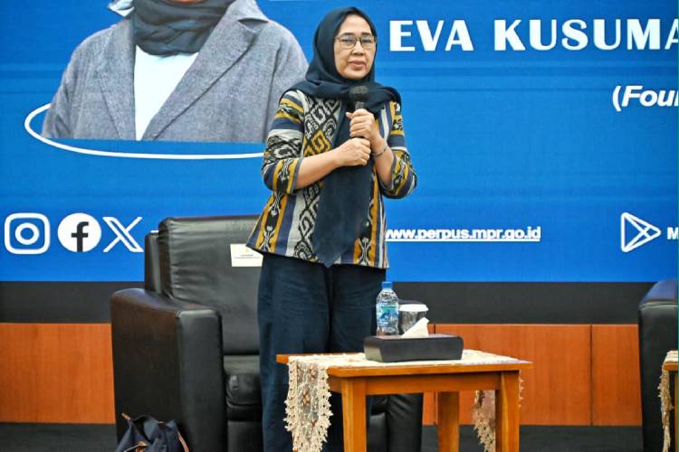 Eva Kusuma Sundari saat menjadi pembicara acara diskusi “Bicara Buku Bersama Wakil Rakyat” di Ruang Delegasi, Gedung Nusantara V, Kompleks Parlemen, Jakarta, Rabu (27/8/2025).