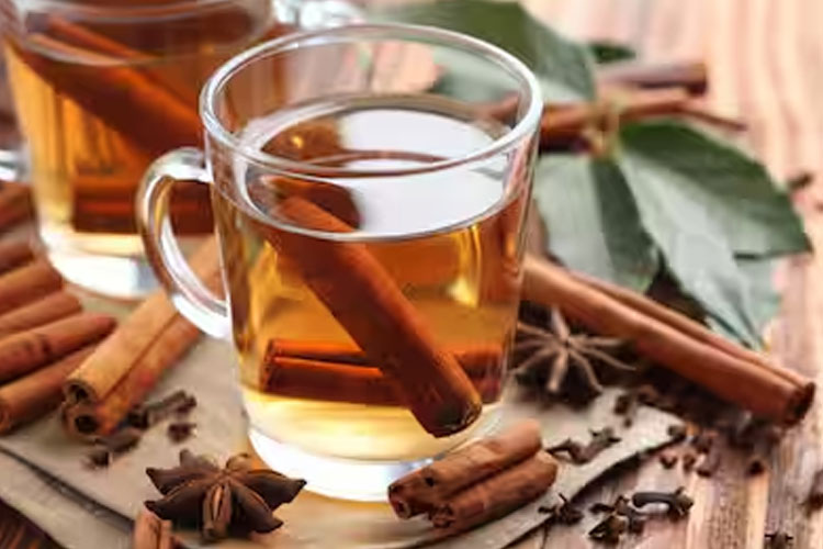 Air kayu manis, minuman herbal yang bisa membantu menurunkan kadar gula darah.