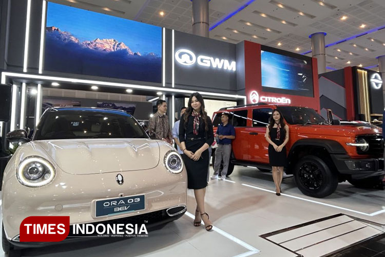 GWM boyong Mobil Listrik ORA 03 dan SUV Tank 300 Diesel Turbo di ajang GIIAS Surabaya 2025, Rabu (27/8/2025). (Foto : Lely Yuana/TIMES Indonesia)