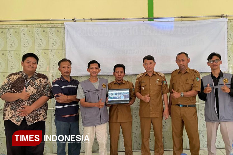 Dorong Digitalisasi Desa, Mahasiswa KKN-PPM UNWAHA 2025 Kembangkan Website Profil Desa Plosokerep