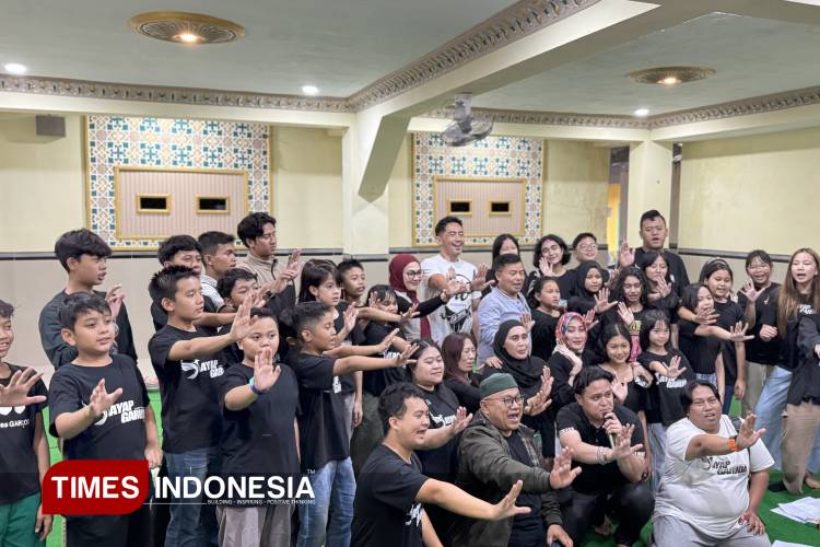 Sesi foto bersama Tim produksi dan pemeran film