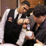 Belajar Teknik dan Seni Meracik Kopi, Pelajar dan Mahasiswa Ikuti Workshop The Art of Cooffe di Hotel Aston Madiun