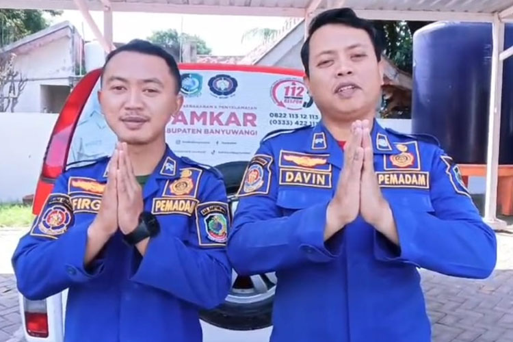 Tak Hanya Padamkan Api, Damkar di Banyuwangi Juga Beri Ucapan Selamat Ulang Tahun