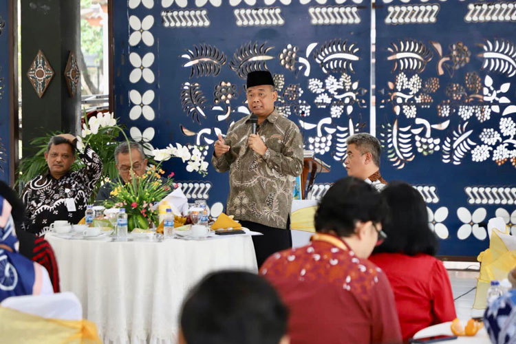 Bupati Sleman, Harda Kiswaya ketika memberikan sambutan dalam acara program Beasiswa Sleman Pintar (FOTO: Pemkab Sleman for TIMES Indonesia)