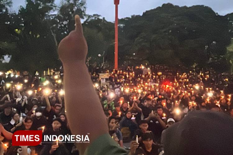 Ratusan ojol dan Mahasiswa gelar aksi solidaritas untuk Affan Kurniawan. (Foto: Rizky Kurniawan Pratama/TIMES Indonesia)